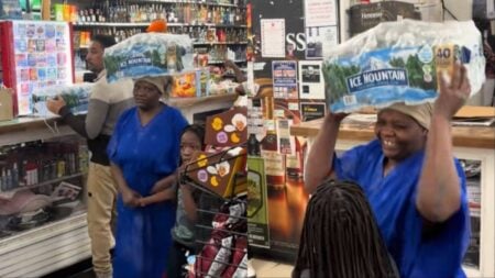 Angry Michigan Woman Balances Entire Package of Water Bottles on Her Head Before Throwing It at Gawking Onlooker: ‘Don’t Look at Me Crazy’ Michigan woman throws water