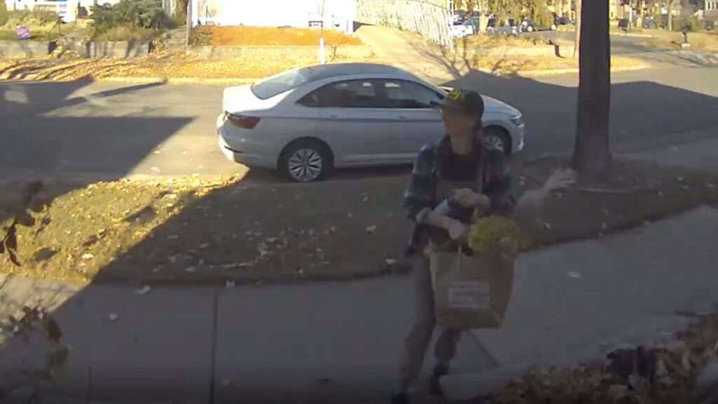 Shameless Minnesota Woman Caught Stealing Neighborhood’s Christmas Decorations and Plants: ‘How Pathetic Can You Be?’ Minnesota Woman Caught Stealing Neighborhood's Christmas Decorations and Plants