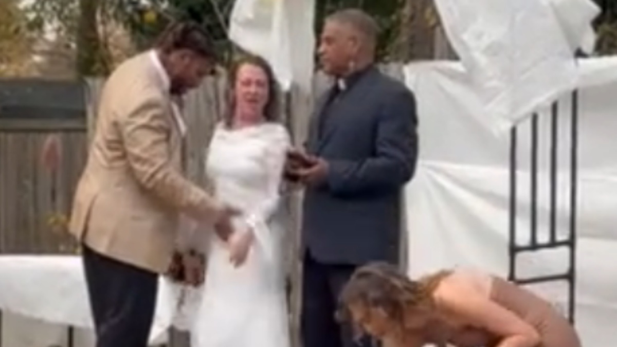 Maryland Bride dances to Wrecking Ball at the altar