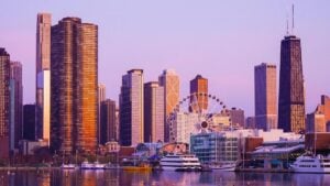 Angry and Supportive Illinois Crowd Tries to Fend Off ICE as They Surround Neighbor on His Balcony