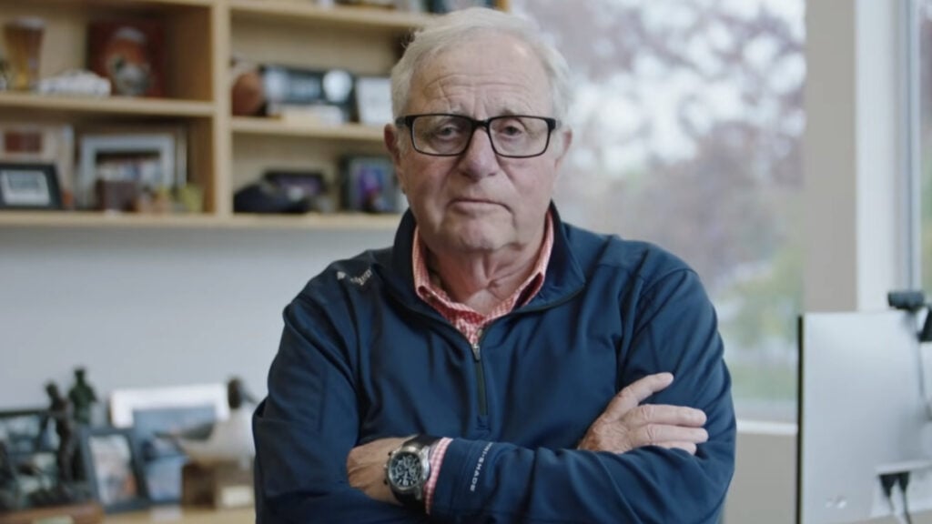 Oregon CEO of Columbia Sportswear Gives Company Away to Flat Earthers, If They Post a Photo of the ‘Edge of the Earth’ Oregon CEO of Columbia Sportswear Is Giving Away the Company to Flat Earthers