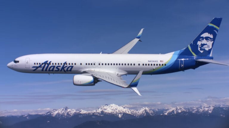 Alaska Airlines Kicks Washington Passenger Out of First Class Because of Dead Heading Pilots