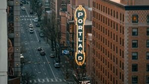 Immigration Lawyer Scares Away ICE Agents After Questioning Their Authority in Oregon, 'We're gonna go arrest other people'