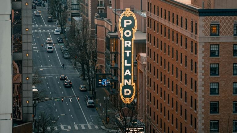 Immigration Lawyer Scares Away ICE Agents After Questioning Their Authority in Oregon, 'We're gonna go arrest other people'