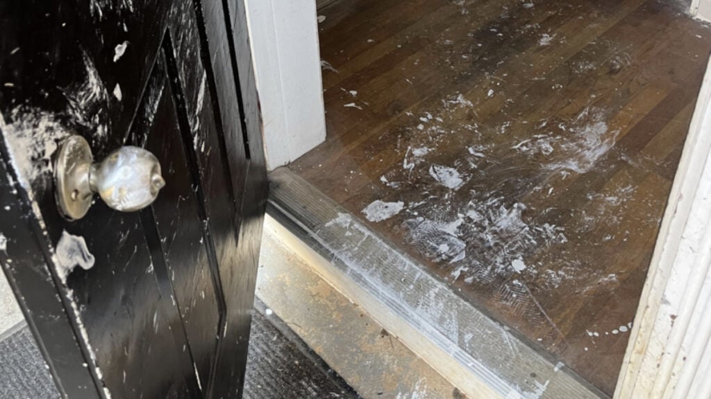 Florida Slumlord’s Team Trashes Renter’s Entryway