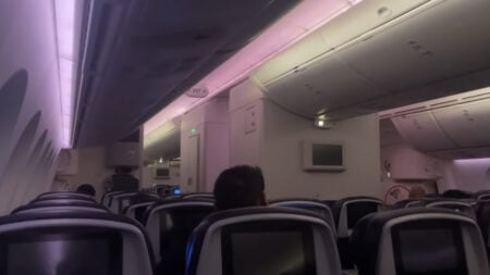 Hawaii Doctor Sacrifices New Bose Headphones to Save Woman’s Life on United Airlines Flight