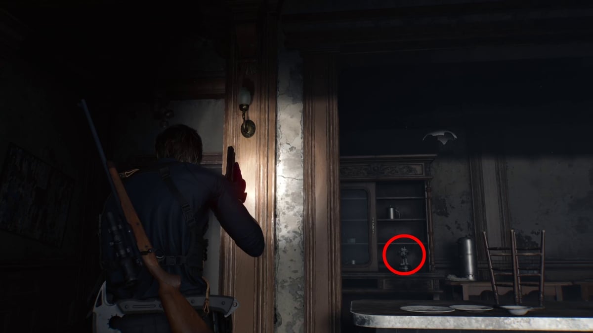 Mr Raccoon in the Hotel