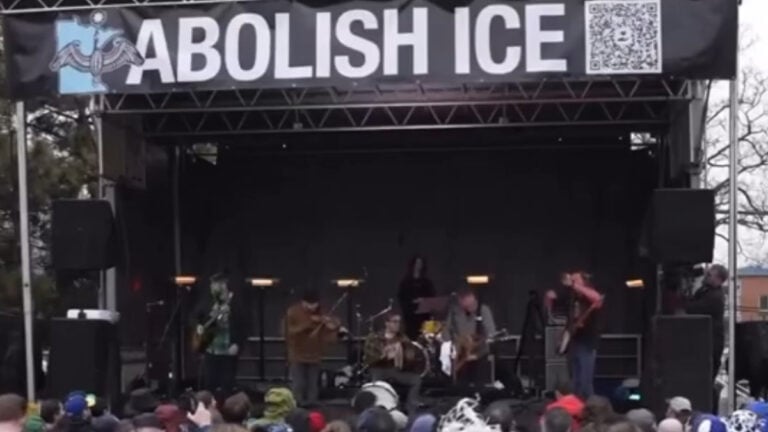 ‘Abolish ICE’ Concert Draws Crowd in Minnesota, ‘Dropkick Murphy’s Were There’