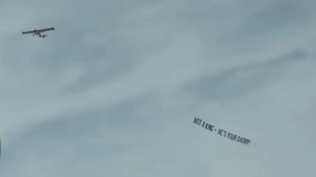 A picture of the sign in California.