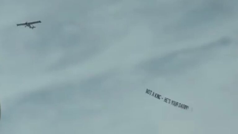 A picture of the sign in California.