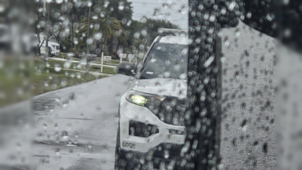 Florida Police Called on ‘Fake Amazon Worker’ in Wealthy Neighborhood: ‘It’s 95% White, I’m Latino’ Florida Police Trailing Amazon Driver