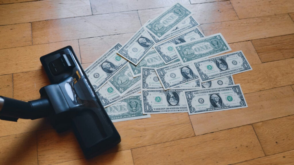 Illinois Company Accidentally Overpays Employee for a Year, Then Demands He Pay It All Back: ‘I Don’t Have $6,200 Sitting Somewhere I Can Just Hand Back’ Illinois Company Overpays for Year Then Demands Payment