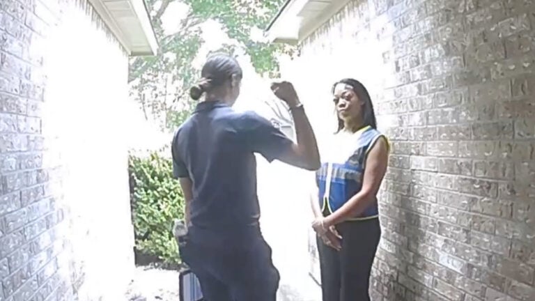 Texas AT&T Trainee Told to Ignore No Soliciting Signs and Instead Knock Harder: ‘Make the Right Sound Like Police, It’s Scary’ Texas AT&T Employee and Trainee