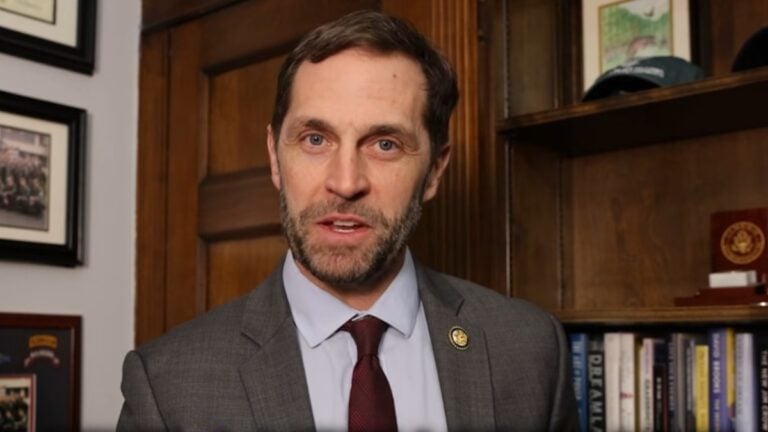 Colorado Rep. Jason Crow shared a clip from his Harvard Kennedy School forum appearance on X, blaming rampant corruption for Americans’ struggles with affordable health care and housing. The post has sparked strong reactions and debate.