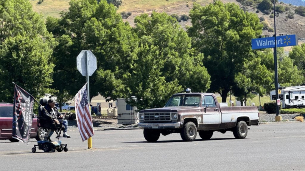 Grants Pass Oregon Walmart Parking Lot
