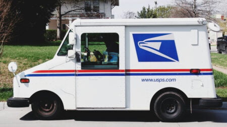 USPS Manager Allegedly Fires Texas Mother After She Refused to Work Unpaid for Extra Two Hours: ‘Such a Dirt Bag’ USPS Delivery Vehicle
