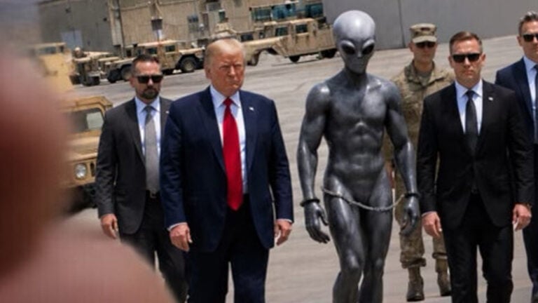 Internet Roasts Donald Trump Over Alien AI Photo: ‘Alien vs Predator’ Internet Roasts Donald Trump Over Alien AI Photo: ‘Alien vs Predator’