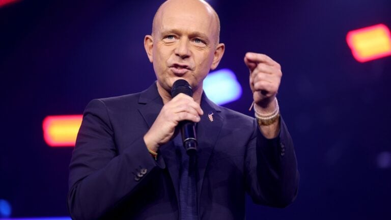 ‘This Is Not Personal, It’s About Saving California’: Steve Hilton Urges Chad Bianco Supporters to Switch Votes California gubernatorial candidate Steve Hilton urged supporters of rival Chad Bianco to switch their votes, warning that splitting the Republican ticket risks handing the top-two primary to Democrats. The direct appeal on X has ignited strong debate.