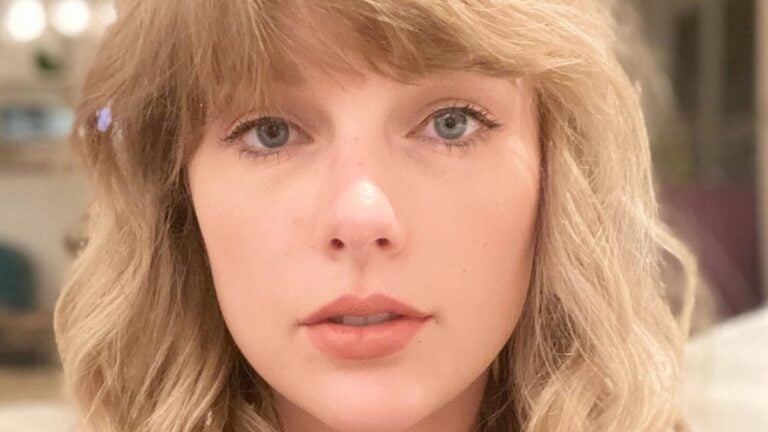 Taylor Swift close up