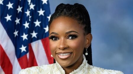 Texas Rep. Jasmine Crockett called the Supreme Court “racist and corrupt” in a new X post from Dallas shortly after losing her seat. The video quickly drew strong criticism from users across the platform.