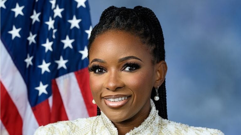 Texas Rep. Jasmine Crockett called the Supreme Court “racist and corrupt” in a new X post from Dallas shortly after losing her seat. The video quickly drew strong criticism from users across the platform.