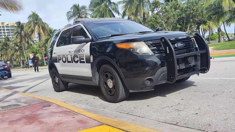 Ford Police Car - Miami Beach (Florida)