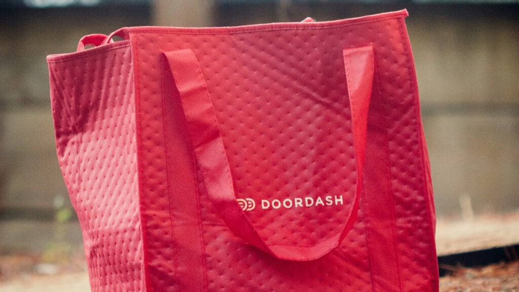 Connecticut Racist Woman Allegedly Arrested After Threatening DoorDasher Because of Skin Color: ‘Don’t Come to My Property, Blackie’ DoorDash Bag sitting on the ground