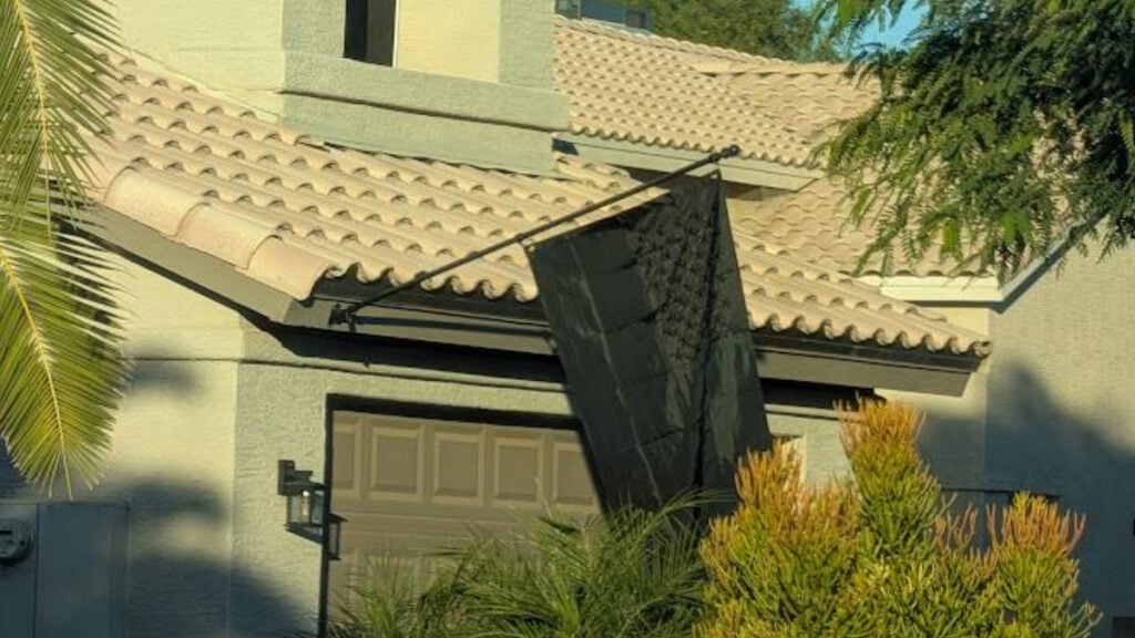 Alleged ‘Liberal’ Arizona Neighbor Sparks Concern After Putting Up Black American Flag: ‘Sign of Preparing for Potential Civil War’ Arizona Neighbor Sparks Concern After Putting Up Black American Flag