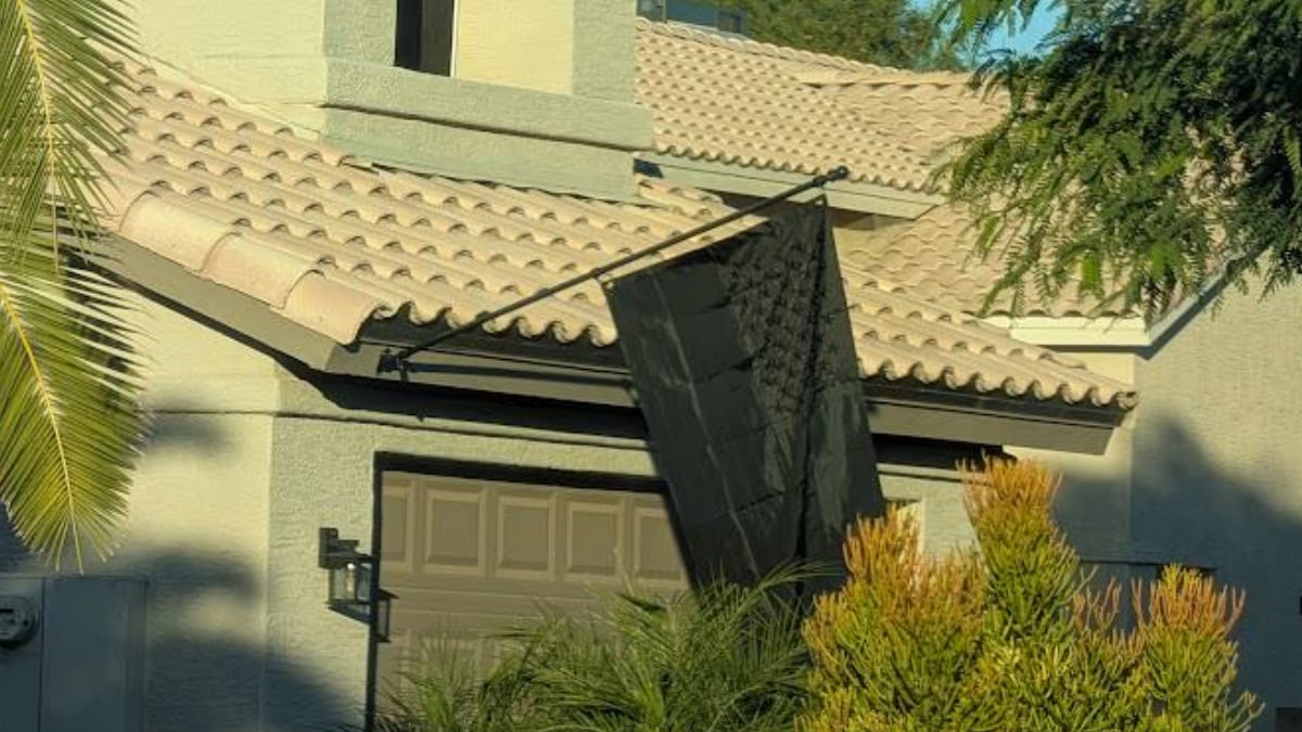 Alleged ‘Liberal’ Arizona Neighbor Sparks Concern After Putting Up Black American Flag: ‘Sign of Preparing for Potential Civil War’