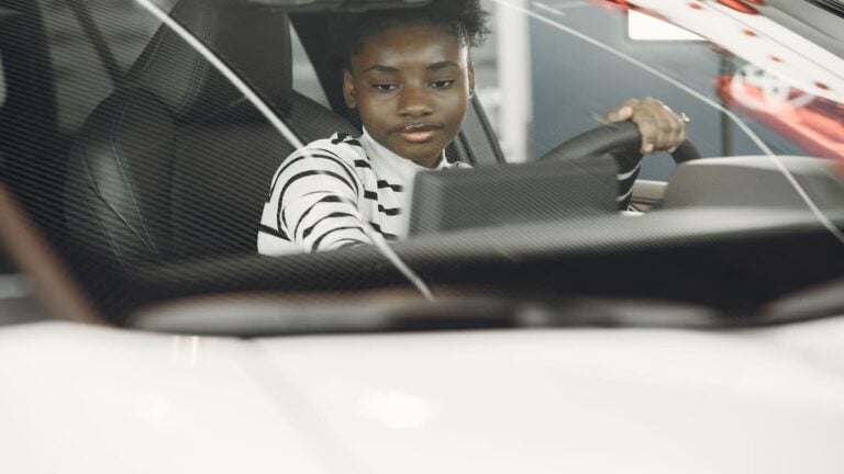 ‘I’m Breaking My Lease And I’m Moving’: Minnesota Karen Calls Cops on Woman for Sitting in Her Own Car on Her Own Property Black woman sitting in her parked car