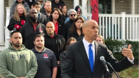 U.S. Senator Cory Booker of New Jersey posted on X a video clip calling for major Supreme Court reforms, including 18-year term limits and a ban on gifts from billionaires. The proposal has triggered strong online reactions.