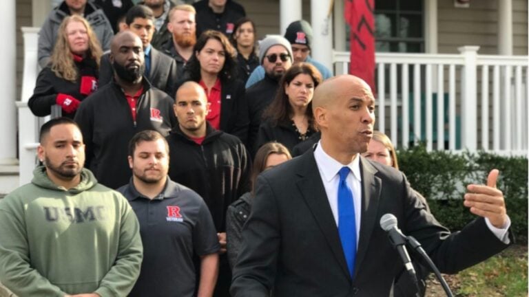 U.S. Senator Cory Booker of New Jersey posted on X a video clip calling for major Supreme Court reforms, including 18-year term limits and a ban on gifts from billionaires. The proposal has triggered strong online reactions.