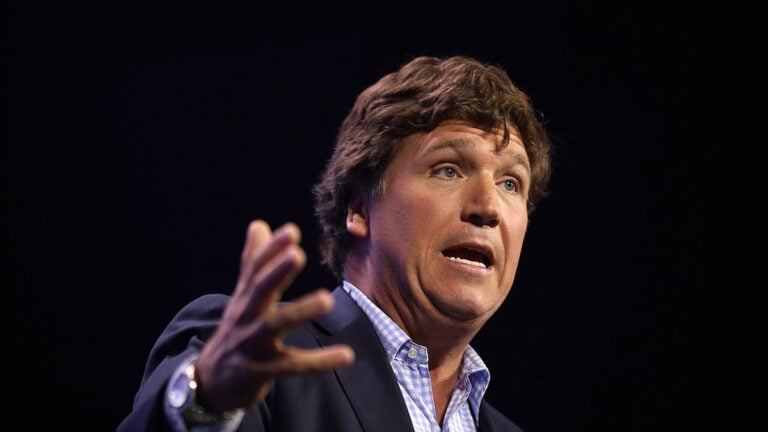 Tucker Carlson Mocked after Saying He’s Done with Republicans in Arizona: ‘Spoiler Alert: He’ll Be Voting Republican’ Tucker Carlson shocks Arizona crowd with GOP exit