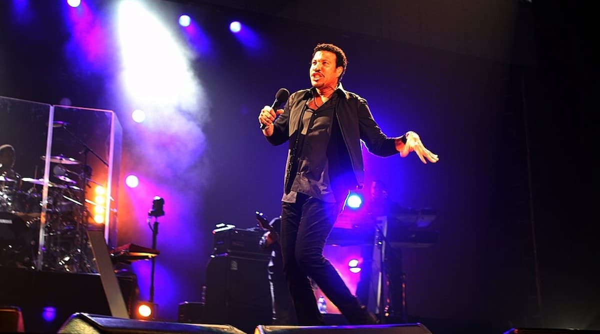 Minnesota Crowd Silenced As Lionel Richie Abruptly Ends Concert After Onstage Health Scare: ‘Pushing himself to the limits’