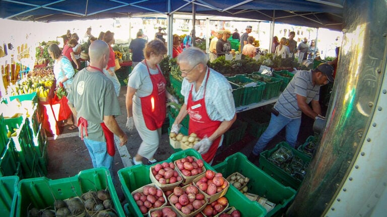 Arizona Families Are Turning to Food Pantries