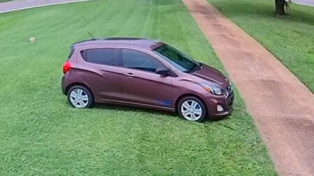 Flex Driver Drives Over Lawn During Front Door Delivery in Missouri