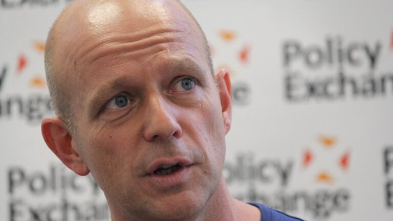 California gubernatorial candidate Steve Hilton posted a video on X showing his exchange with a young fan who declared “England sucks.” Hilton, who has renounced his UK citizenship, replied he wasn’t going that far and cheered “Team USA.” The clip is now sparking questions about his loyalties.
