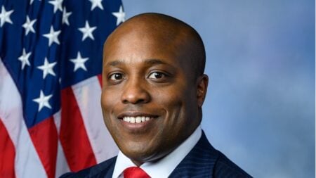 ‘Shut Them Down’: Rep. Wesley Hunt Highlights Texas Hospital’s $3,950 Birth Packages Sparking Citizenship Backlash A Texas hospital near the southern border is under scrutiny after Rep. Wesley Hunt’s office posted on X about its “birth packages” starting at $3,950. The ad has sparked widespread debate over citizenship and costs.