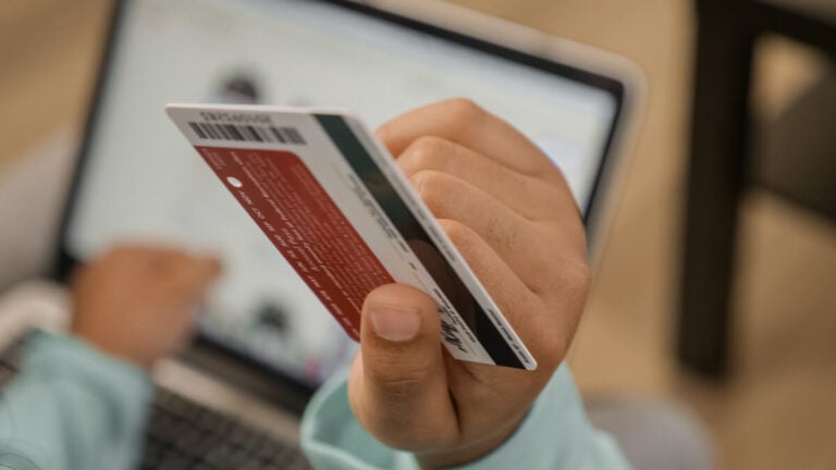 NYC Subscription Trap Ban Sparks Calls for Wider Reform: ‘Needs to Be a National Law ASAP’ A person holds a credit card while using a laptop for an online payment