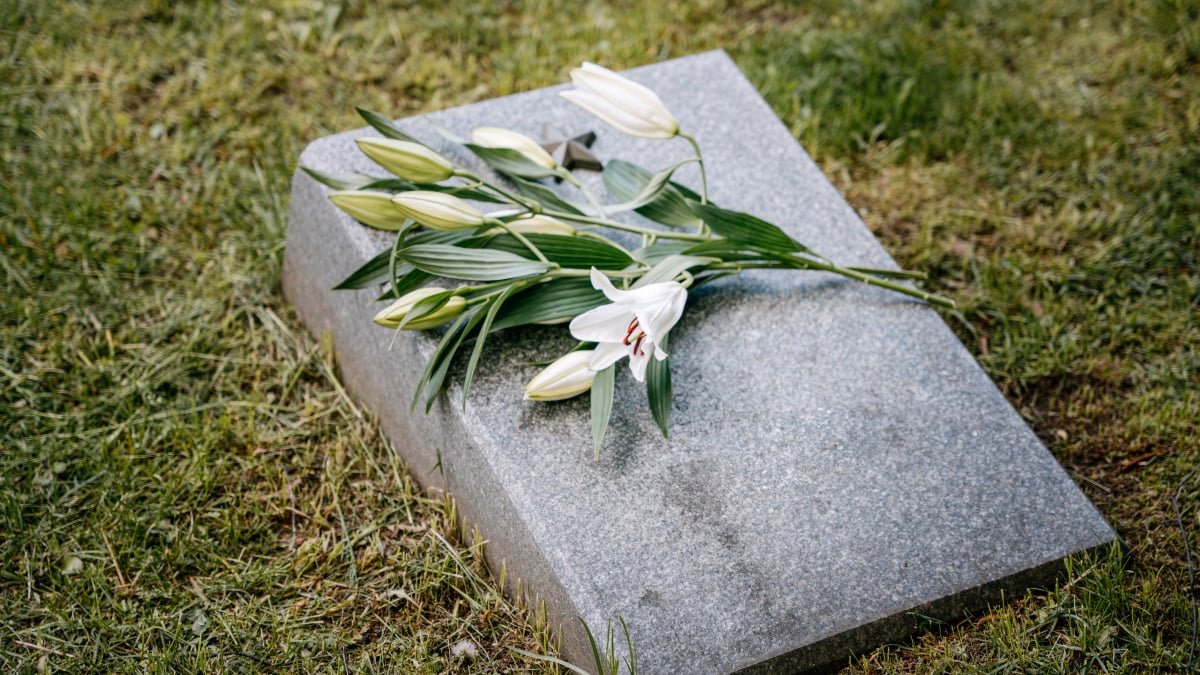 Shocked Oregon Resident Says They Found Their Own Obituary Online: ‘Sounds Like the Start to a Psychological Horror Movie’