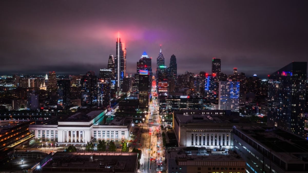 Pennsylvania Stunned as Citizen Shares Before and After Pictures of The Air Quality Over the Weekend: 'Can't Believe They Let the Phillies Play'