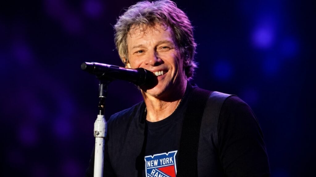New York Crowd Silent as Ailing Jon Bon Jovi Halts His Comeback Show After Fans Carry His Anthem for Him: ‘Cool It for the Night’ Bon Jovi Stopped His MSG Show Mid-Set, and the Crowd Sang Him Off