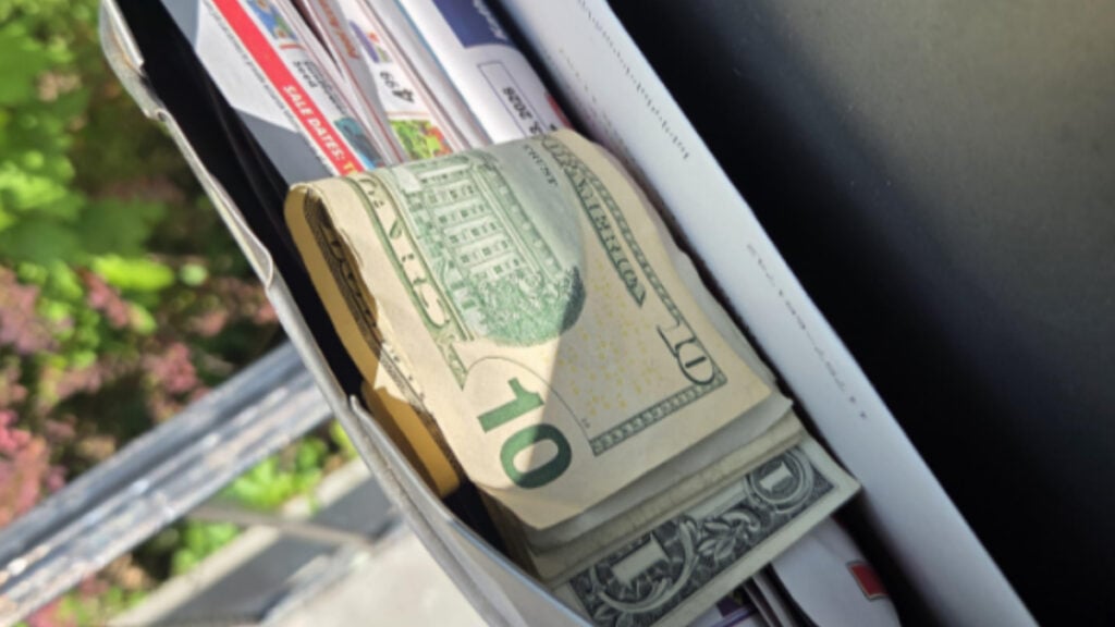 ‘They Tried to Get Me Today’: New York USPS Worker Says Cash Was Left in Mailbox as Bait New York USPS Worker Says Cash Was Left in Mailbox as Bait
