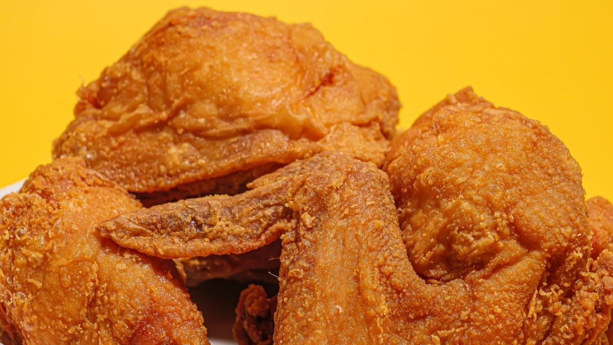 Cockroach Seen Crawling Through Popeyes Chicken Batter Leaves Internet Horrified: ‘The Roach May Be the Cleanest Thing There’