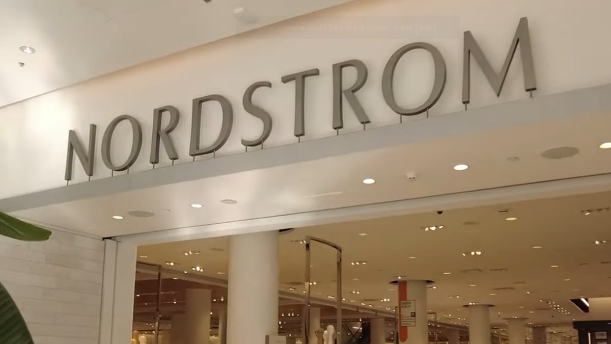 ‘Dog Culture in the USA Is Getting Out of Hand’: California Woman Slams Customer for Bringing Dog Into Nordstrom Restroom