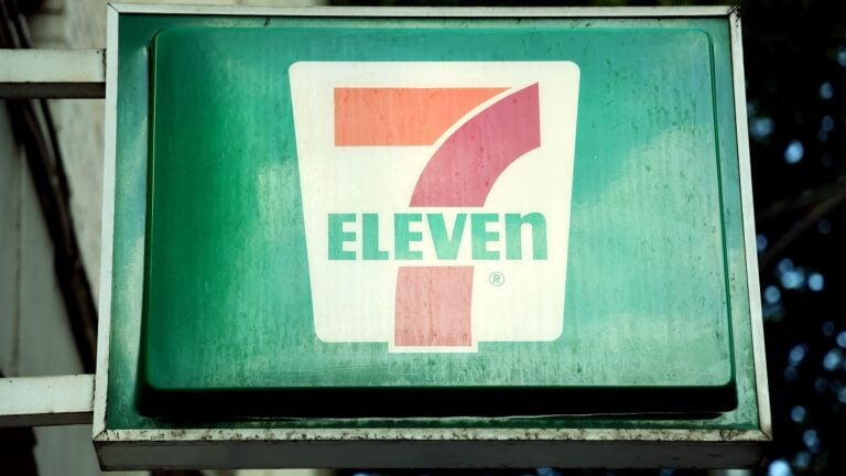 7-Eleven-Customer-Shames-Woman-For-Weight-Gets-Immediately-Schooled-By-Local-Nevada-Man