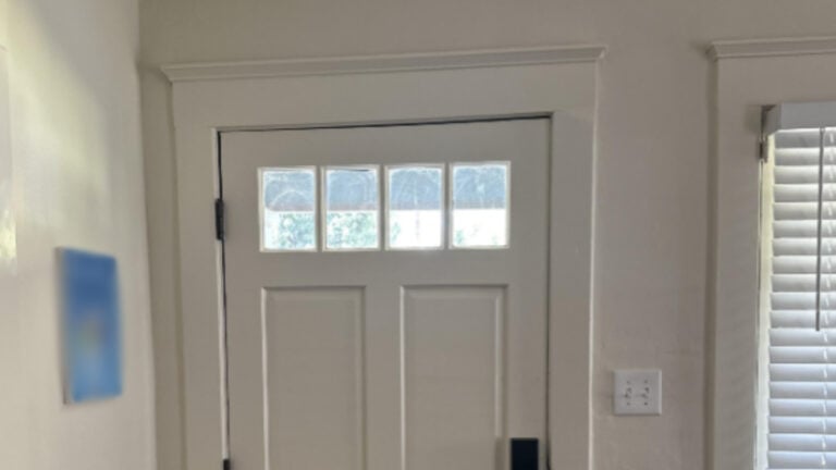 California Resident Says Strangers Peered Into Home While They Were Half-Dressed, but Police Said There Was ‘No Reasonable Expectation of Privacy’ California Resident Says Strangers Peered Into Home While They Were Half-Dressed