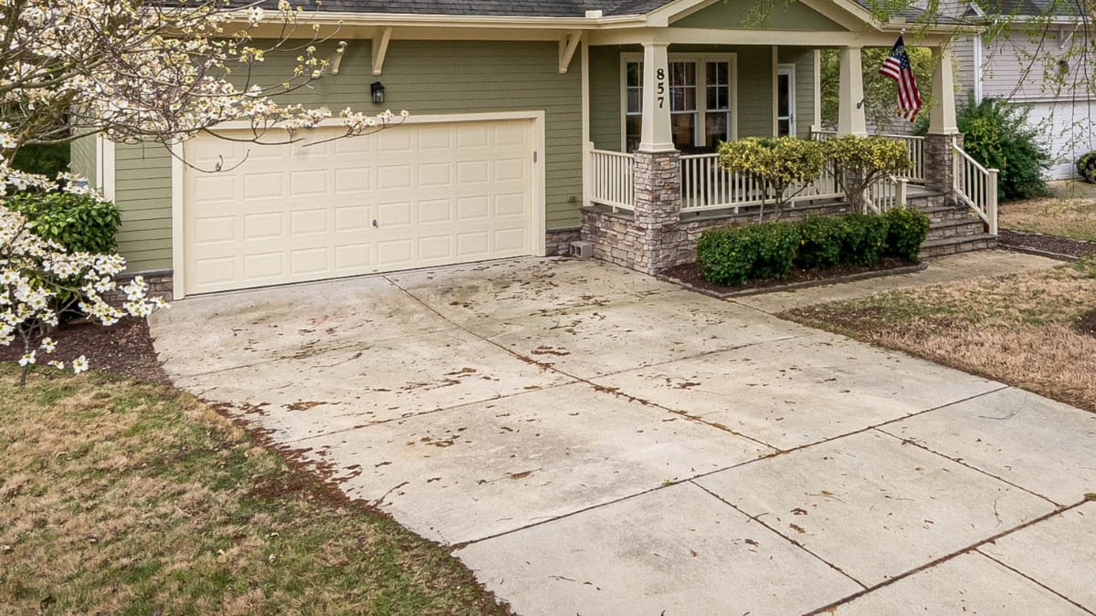 ‘That’s Nice, but He’s Dead Now’: Washington Homeowner Warns Neighbors to Stop Parking in Deceased Tenant’s Driveway