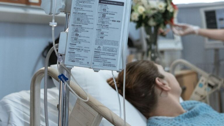 ICE Yanks Injured Mom and Daughter From Florida Hospital Amid Treatment: ‘They Really Are Arresting Sick People’