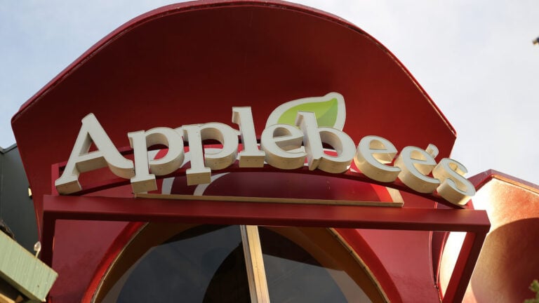 Applebees Employee Dips Hair Work Video